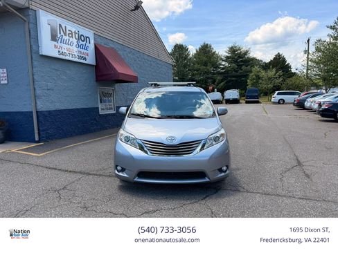 Used 2012 Toyota Sienna XLE w/ Entertainment Pkg FWD image 2