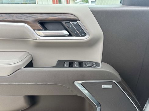 Used 2025 GMC Sierra 1500 SLT w/ SLT Premium Package image 19