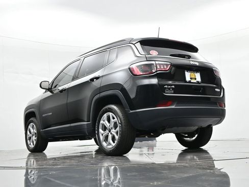 Used 2025 Jeep Compass Latitude w/ Convenience Group image 25