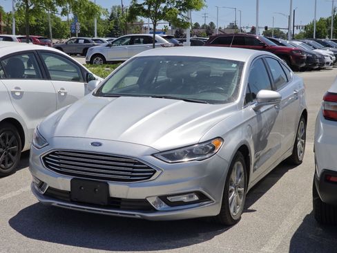 Used 2017 Ford Fusion Energi Titanium FWD image 4