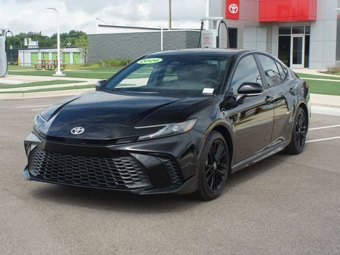 Used 2026 Toyota Camry SE FWD image 23