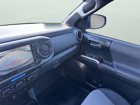 Used 2021 Toyota Tacoma TRD Off-Road image 29