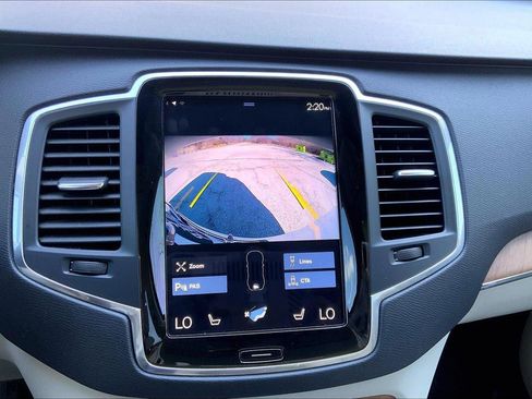 Used 2021 Volvo XC90 T6 Momentum w/ Climate Package image 21