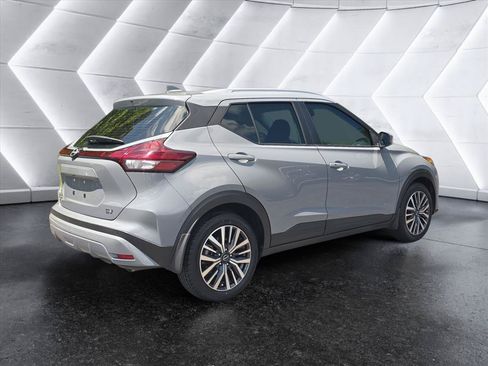 Used 2023 Nissan Kicks SV FWD image 5