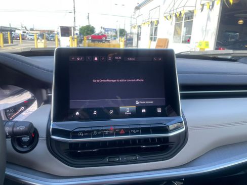 Used 2025 Jeep Compass Limited image 21