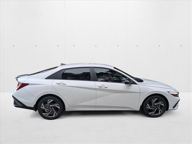 New 2025 Hyundai Elantra SEL FWD image 9