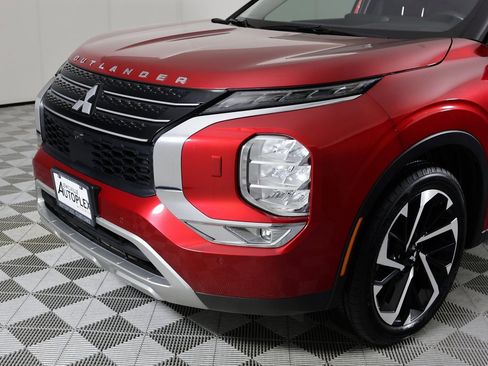 Used 2022 Mitsubishi Outlander SE image 40