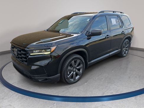 Used 2025 Honda Pilot Sport image 1