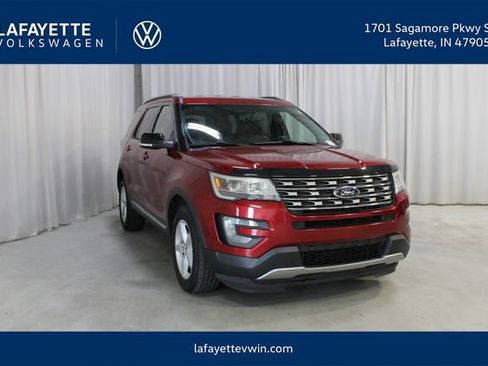 Used 2017 Ford Explorer XLT w/ Equipment Group 202A AWD/4WD image 1