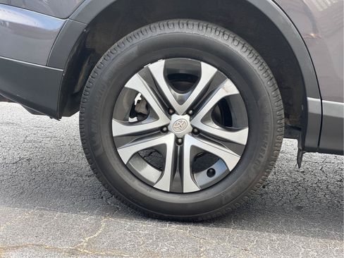 Used 2018 Toyota RAV4 LE FWD image 26