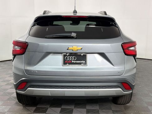 Used 2025 Chevrolet Trax LT image 9