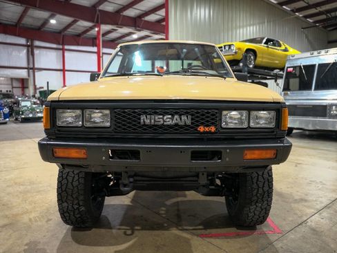 Used 1986 Nissan Pickup 4x4 King Cab image 13