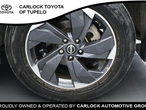 Used 2024 Nissan Rogue SV w/ SV Premium Package FWD image 16