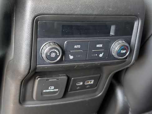 Used 2022 GMC Acadia Denali w/ Denali Ultimate Package AWD/4WD image 18