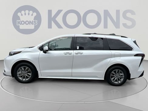 Used 2026 Toyota Sienna XLE AWD/4WD image 2