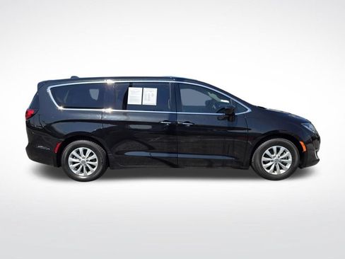 Used 2019 Chrysler Pacifica Touring Plus FWD image 2
