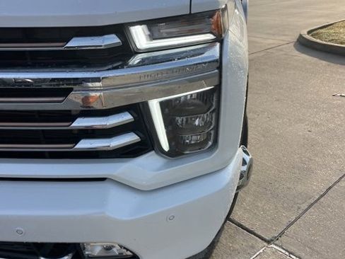 Used 2022 Chevrolet Silverado 3500 High Country image 11