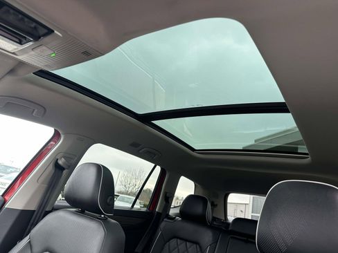 Certified 2025 Volkswagen Atlas SEL Premium R-Line image 18