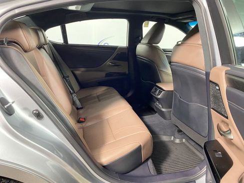 Used 2024 Lexus ES 350 Ultra Luxury w/ Accessory Package (Z1) image 9