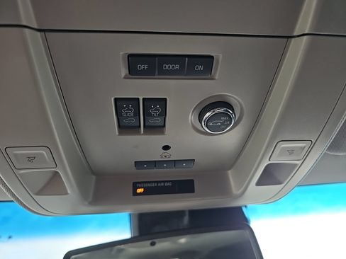 Used 2017 Chevrolet Suburban Premier AWD/4WD image 19