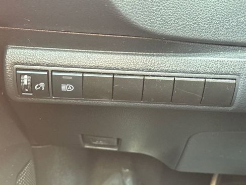 Used 2021 Toyota Corolla LE image 30