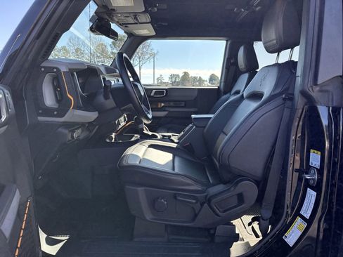 Used 2023 Ford Bronco Badlands w/ Sasquatch Package AWD/4WD image 16