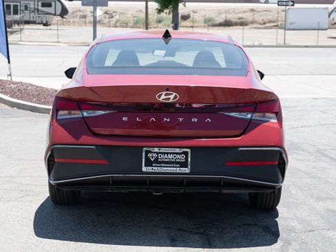 Used 2024 Hyundai Elantra SEL FWD image 6