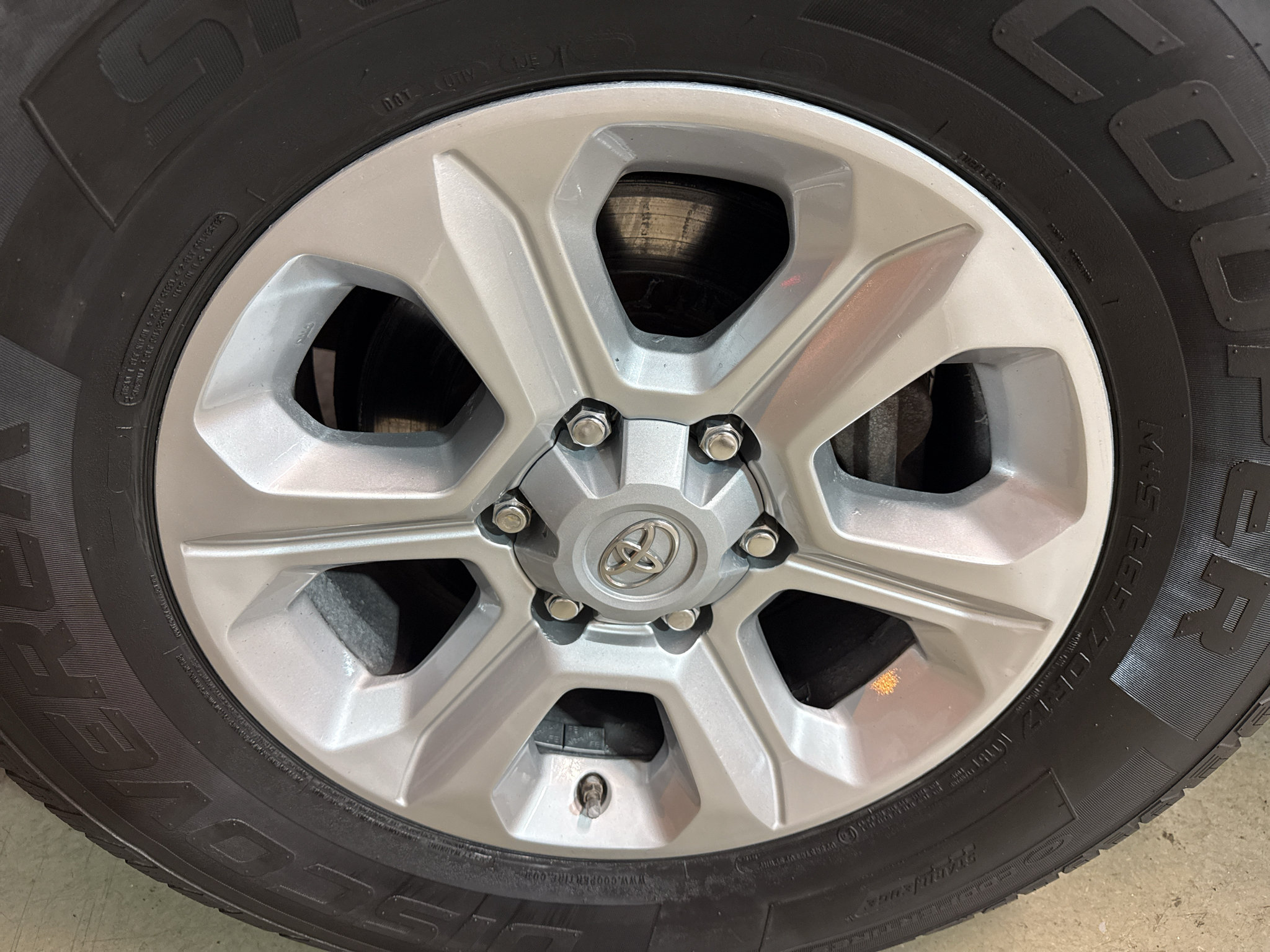 Used 2015 Toyota 4Runner SR5 AWD/4WD image 36