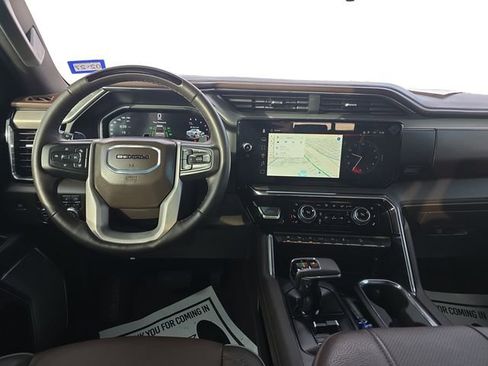 Used 2025 GMC Sierra 1500 Denali w/ Technology Package AWD/4WD image 12