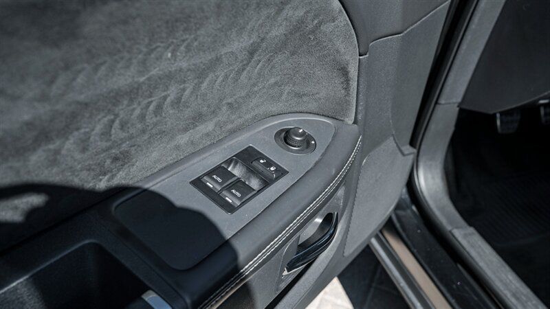 Used 2014 Dodge Challenger SRT8 w/ Harman/Kardon Audio Group RWD image 23