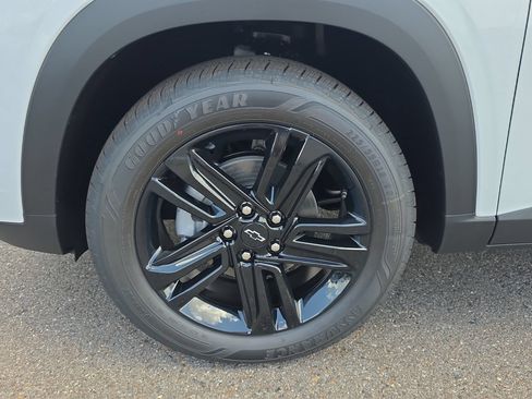 New 2026 Chevrolet Trax ACTIV FWD image 9