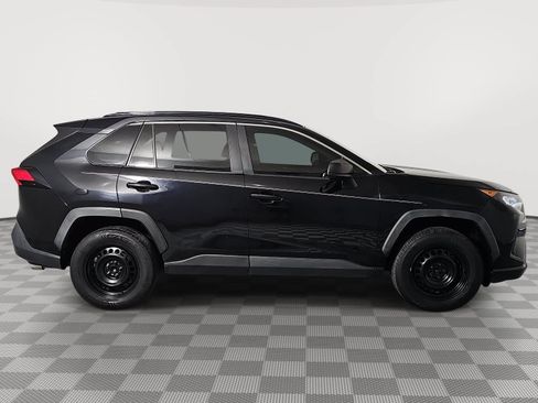 Used 2020 Toyota RAV4 LE FWD image 9