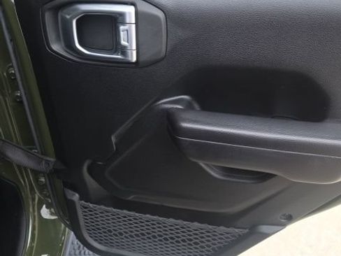 Used 2021 Jeep Wrangler Unlimited Rubicon w/ Dual Top Group AWD/4WD image 40