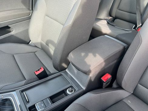 Used 2019 Volkswagen e-Golf SE image 28