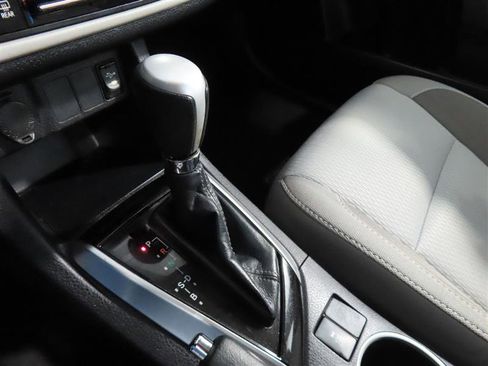 Used 2019 Toyota Corolla LE image 25