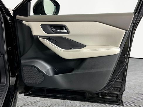 Certified 2025 Nissan Rogue SV AWD/4WD image 27