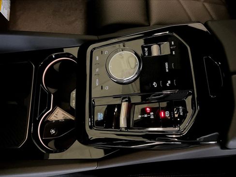 Used 2025 BMW i5 eDrive40i w/ Premium Package image 7