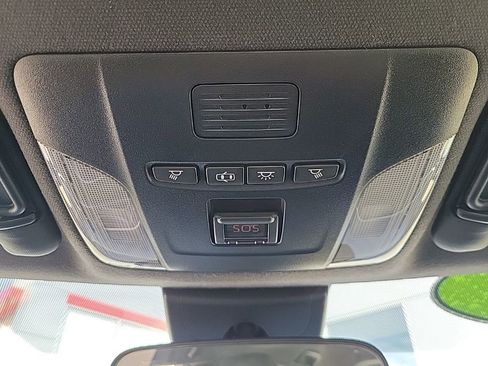 Used 2019 Toyota Corolla SE image 18