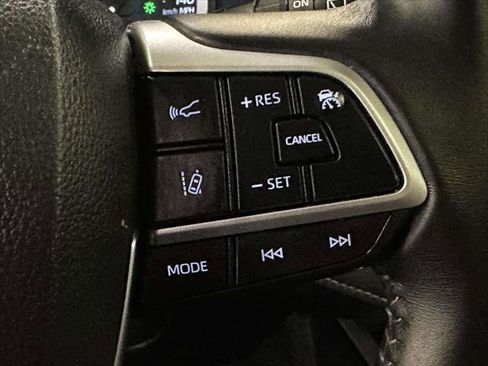 Used 2024 Toyota Highlander XLE image 21