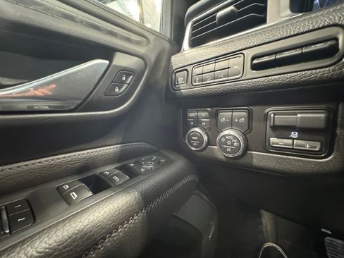 Used 2024 GMC Yukon XL Denali w/ Advanced Technology Package AWD/4WD image 17