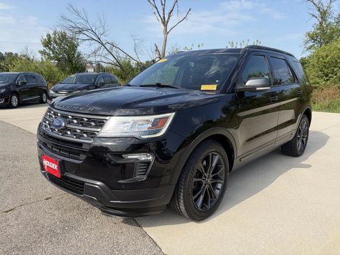 Used 2019 Ford Explorer XLT w/ Equipment Group 202A FWD image 3