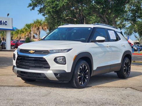 Used 2023 Chevrolet TrailBlazer LT FWD image 3