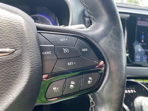 Used 2020 Chrysler Pacifica Touring-L Plus FWD image 30