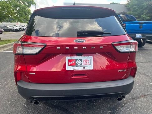 Used 2021 Ford Escape SE w/ SE Sport Appearance Package AWD/4WD image 4