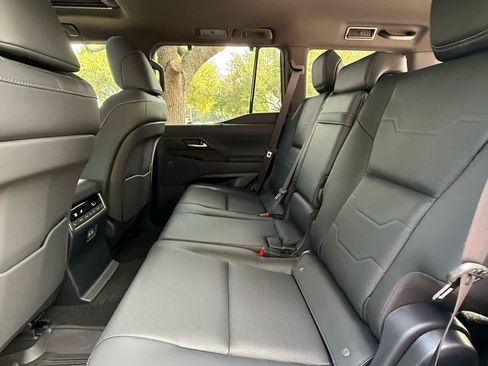 Used 2026 Lexus GX 550 AWD/4WD image 14