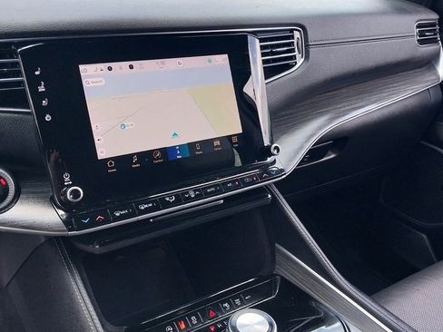 Used 2023 Jeep Wagoneer L Series II image 29