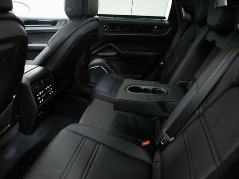 Certified 2025 Porsche Cayenne Turbo image 30