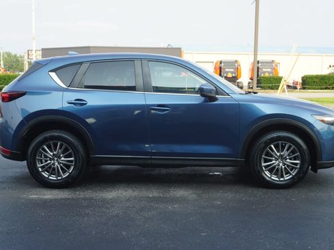 Used 2017 MAZDA CX-5 Touring w/ Preferred Equipment Package FWD image 4