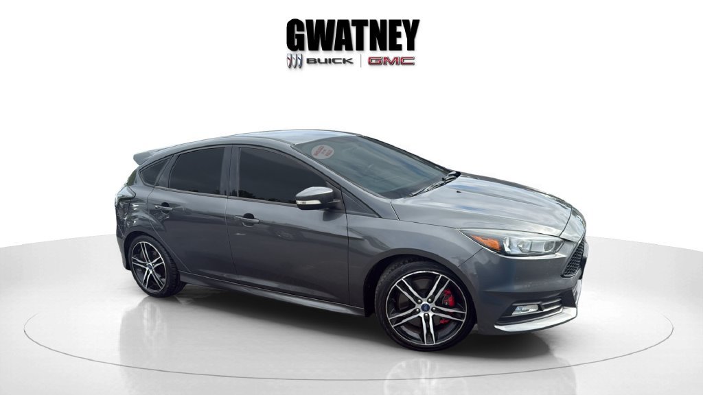 Used 2017 Ford Focus ST FWD image 3