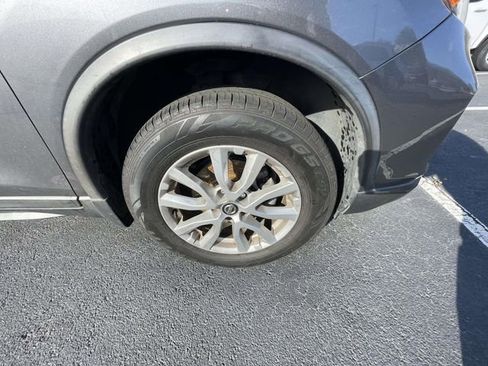 Used 2019 Nissan Rogue SV image 13